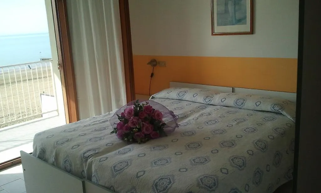Villa Garda Lido di Jesolo 2*,  İtalya